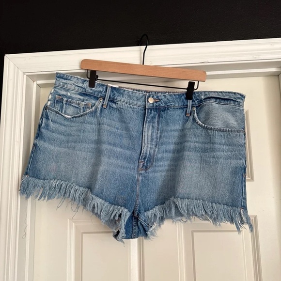 NWT Good American Good '90s Denim Shorts Medium Wash Raw Hem 
size 16 - Picture 2 of 12